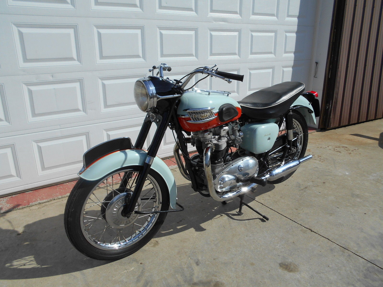 Triumph Bonneville T Front Left Bike Urious