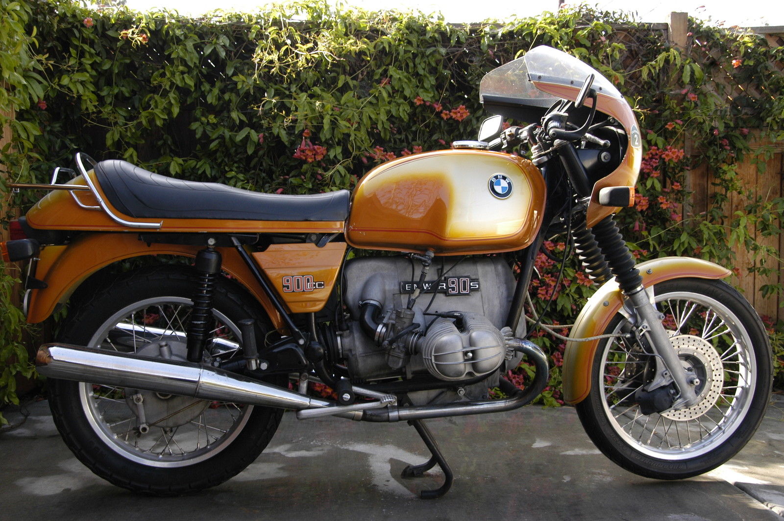 Bmw daytona orange motorycyle #2