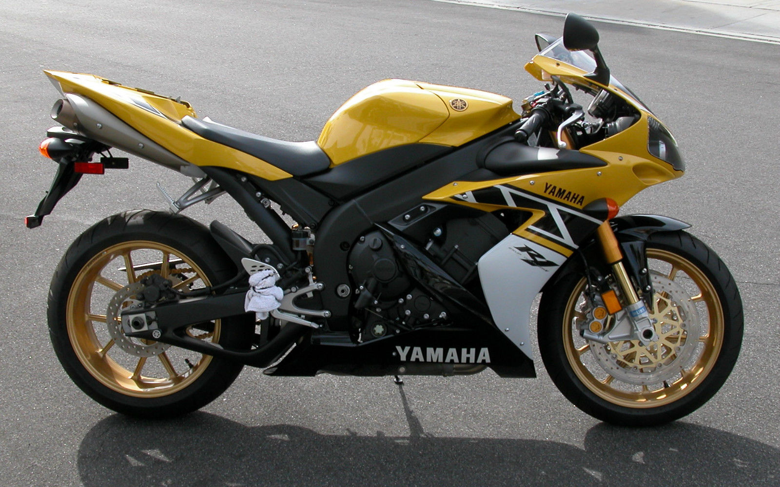 Video Intermission - Yamaha R1 60th Anniversary - Bike-urious