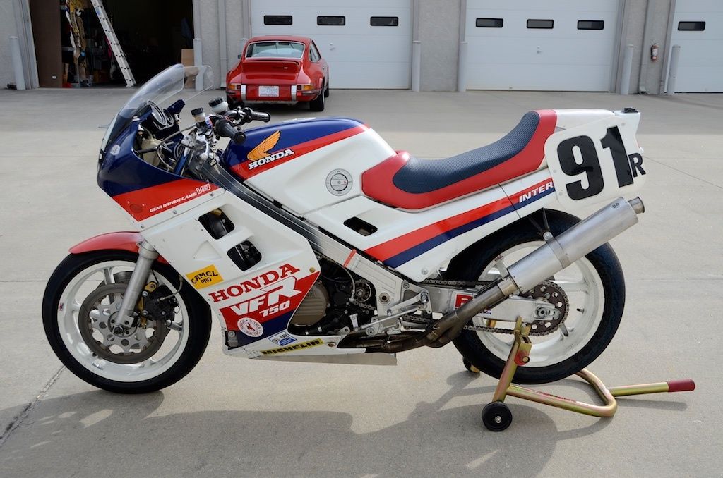 AMA Superbike Racer - Honda Interceptor VFR750F - Left ...