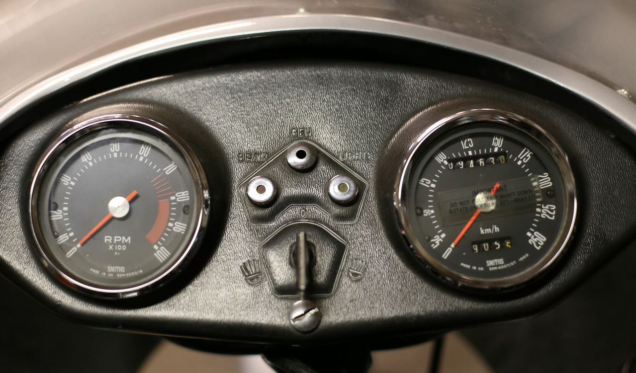 Ducati 750SS – Gauges | Bike-urious