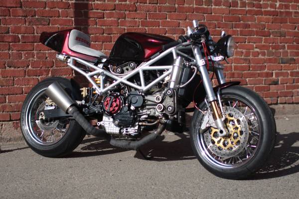 916 Powered - Custom Ducati Cafe Racer - Bike-urious (600 x 400 Pixel)