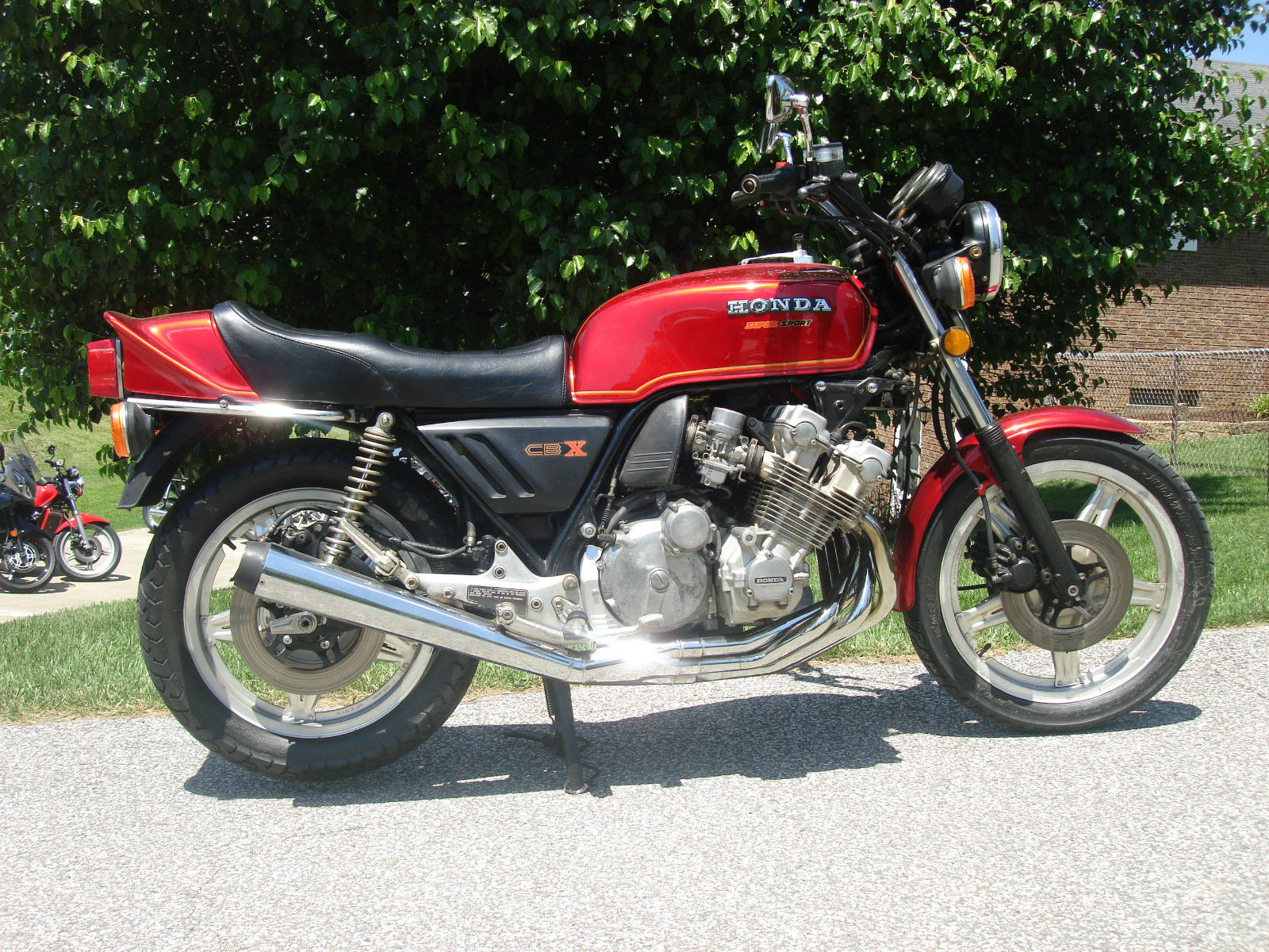 Honda CBX – Red Right Side | Bike-urious
