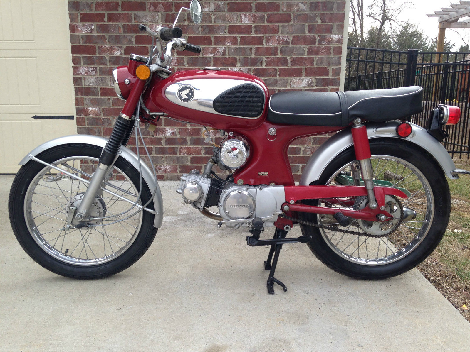 Rare In Red- 1967 Honda S90 | Bike-urious