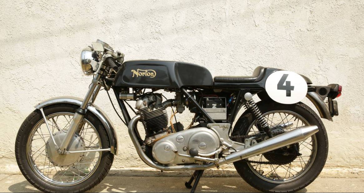 1971 Norton Commando 750 Cafe Racer | Bike-urious (1166 x 618 Pixel)