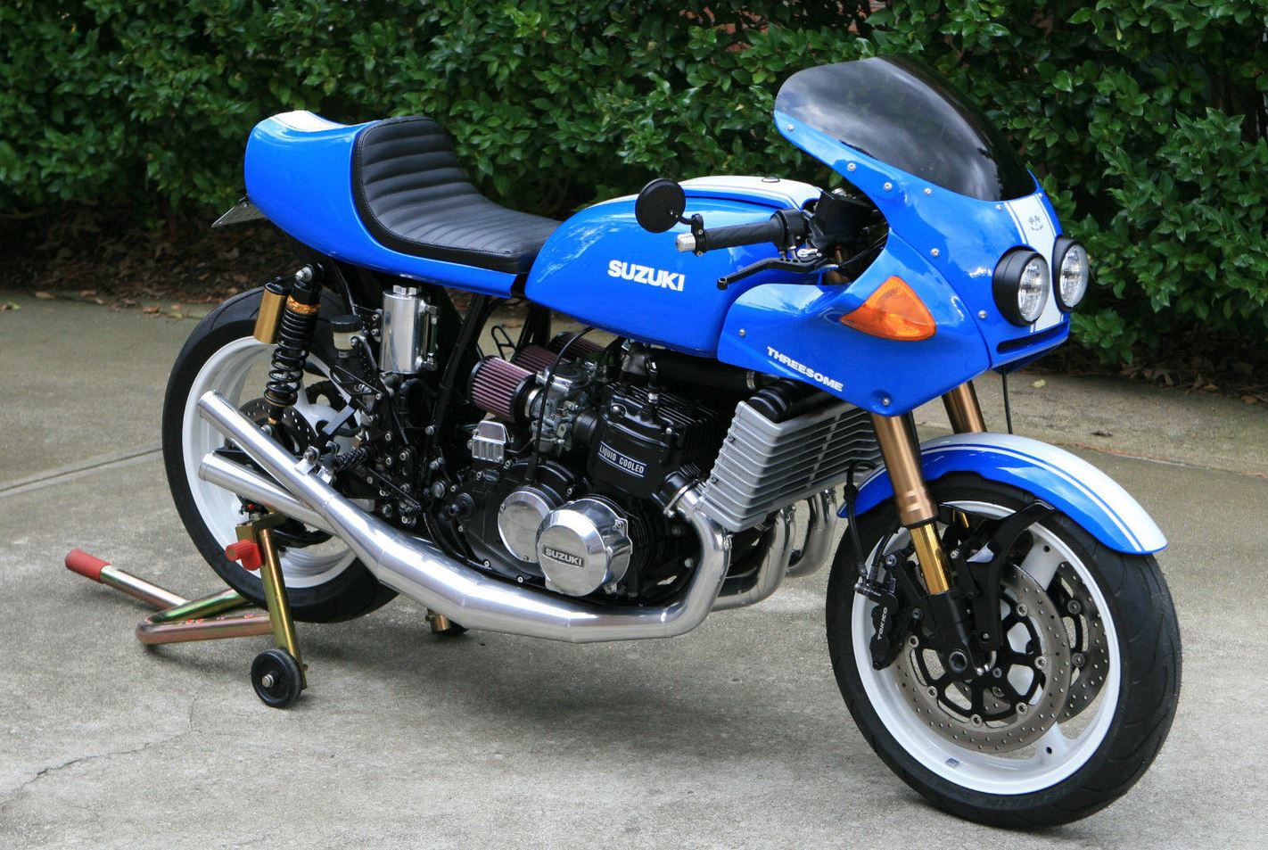 Threesome - 1976 Suzuki GT750 Cafe Racer | Bike-urious (864 x 579 Pixel)