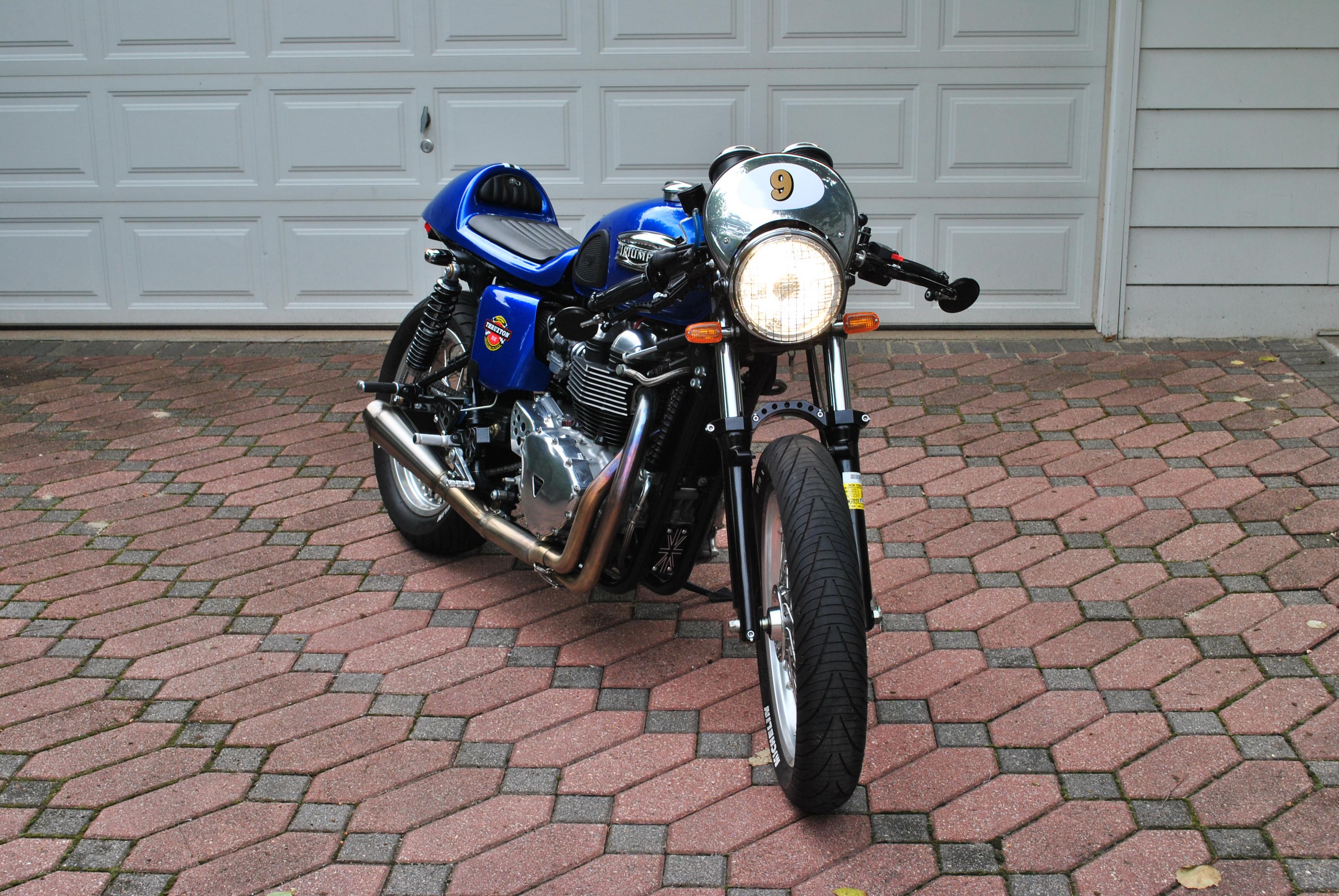 2006 Triumph Thruxton 900 | Bike-urious (1199 x 803 Pixel)