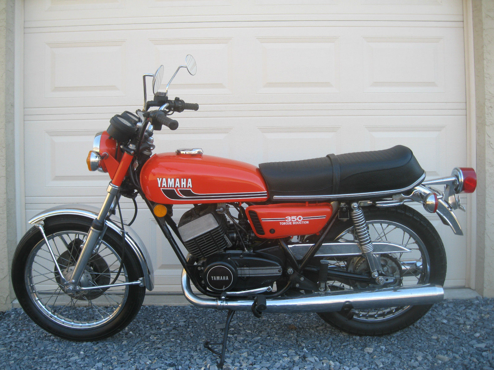 Yamaha RD350 – Left Side | Bike-urious